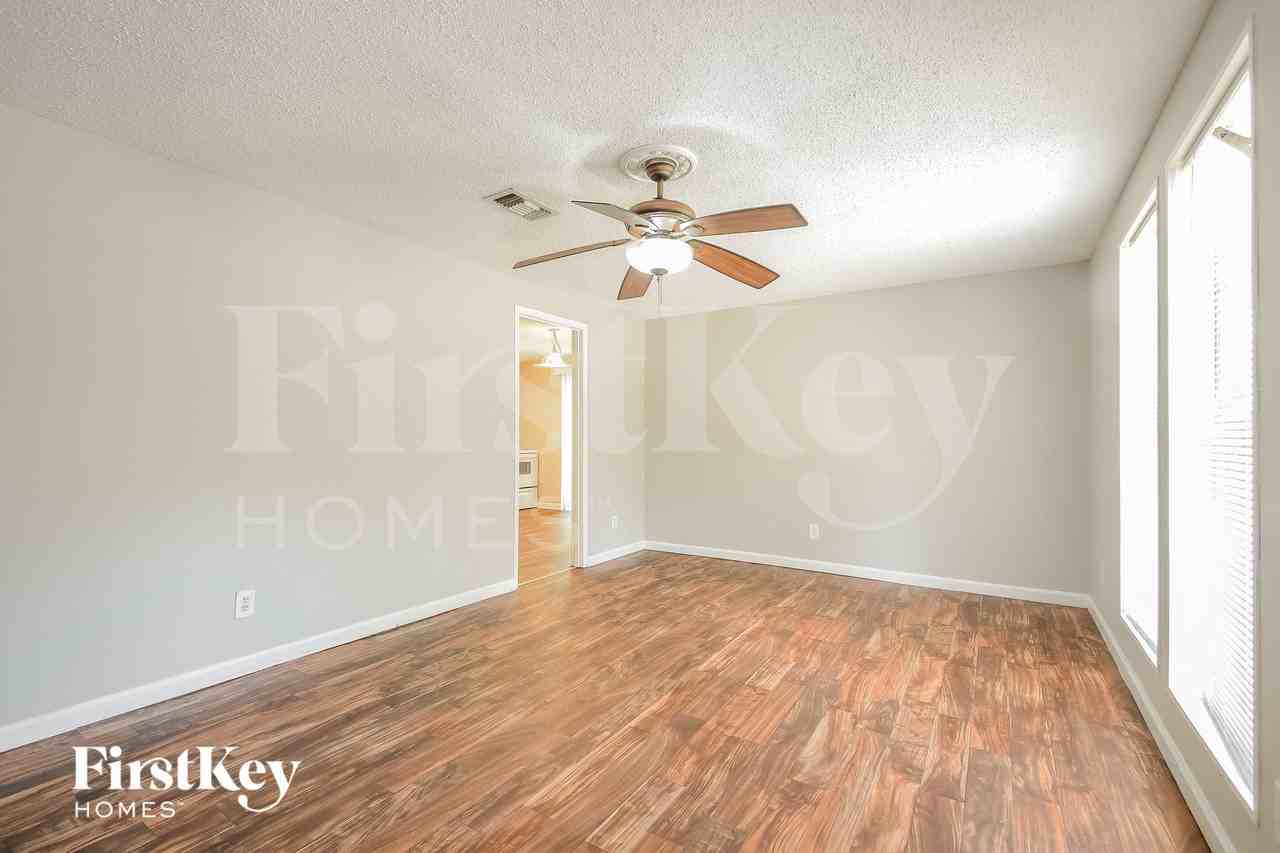 2536 Oak Leaf Ln - Photo 3 of 15