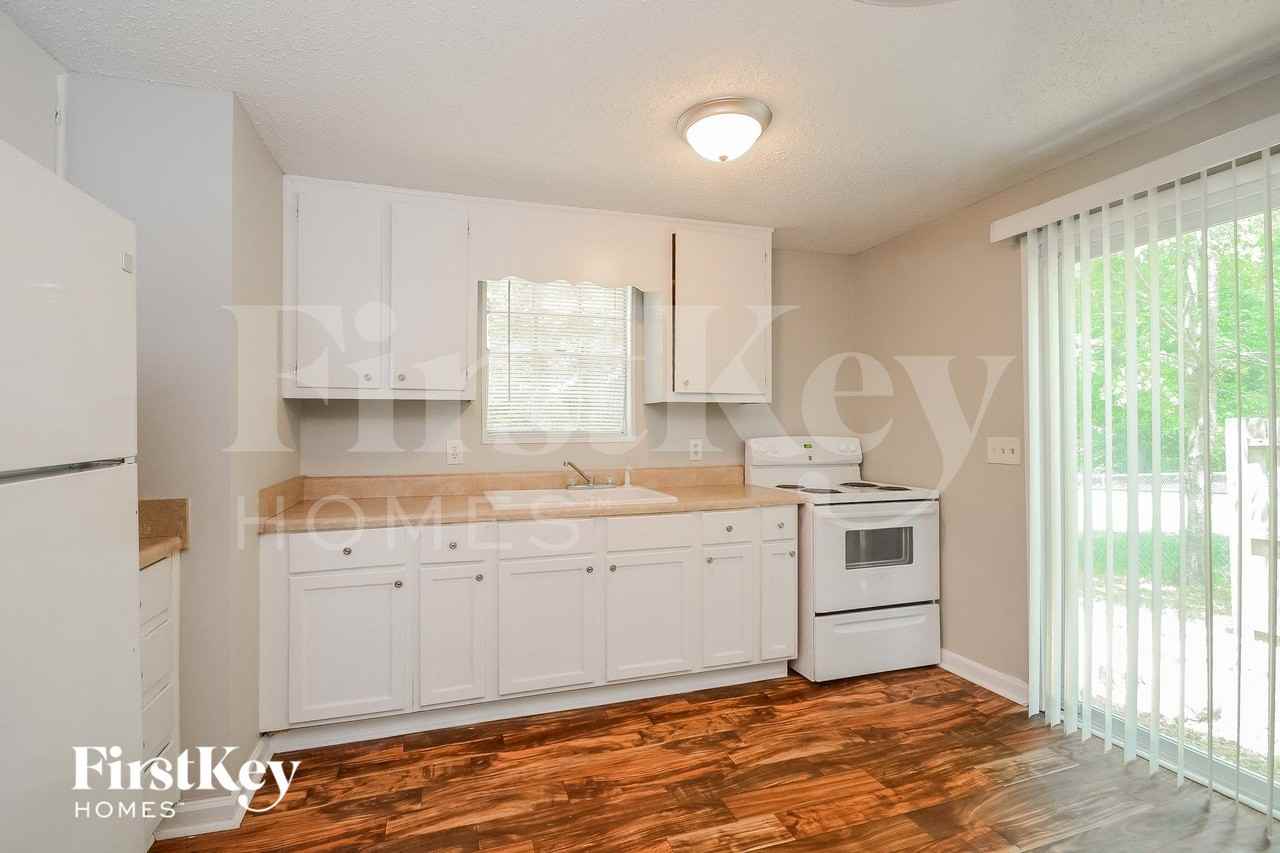 2536 Oak Leaf Ln - Photo 5 of 15