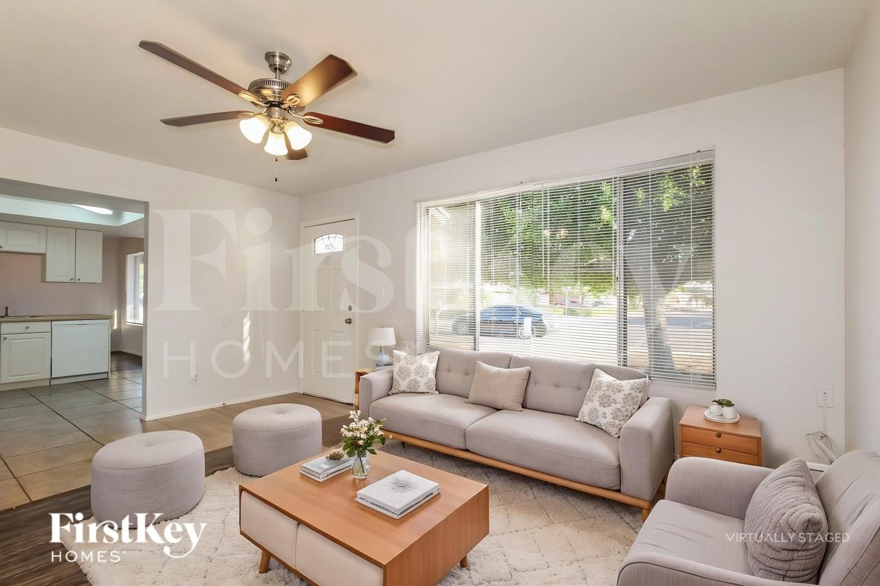 1708 W Behrend Dr - Photo 3 of 18