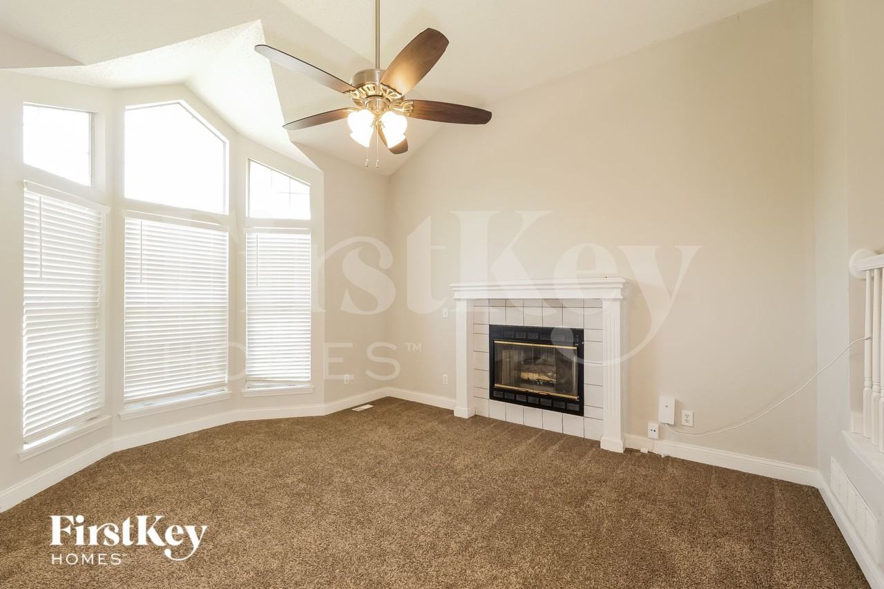 1607 Stasi Ave - Photo 3 of 16
