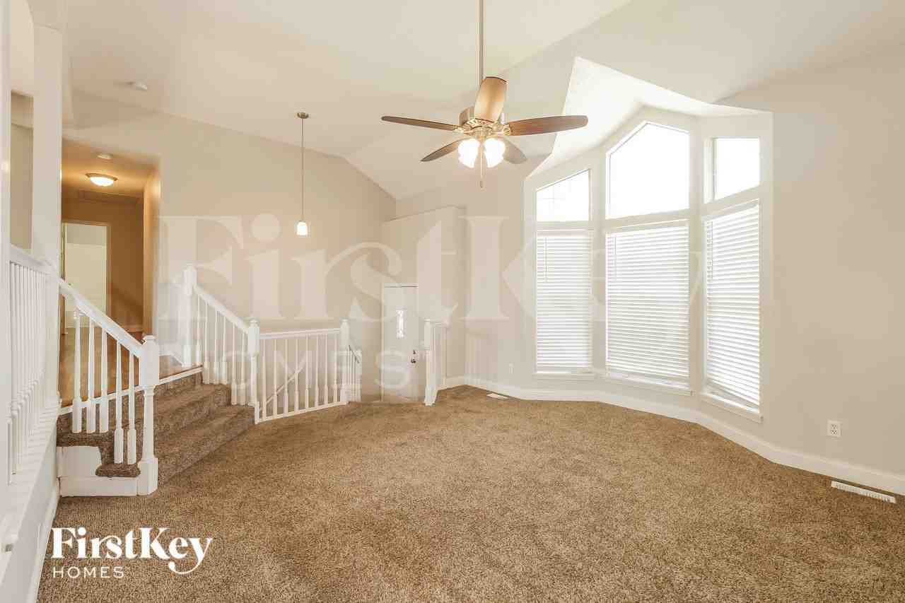 1607 Stasi Ave - Photo 4 of 16
