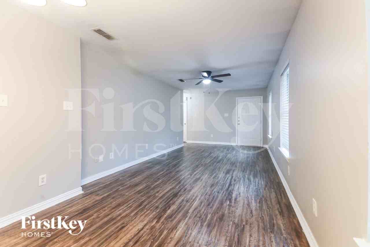 1607 Coleman St - Photo 4 of 20