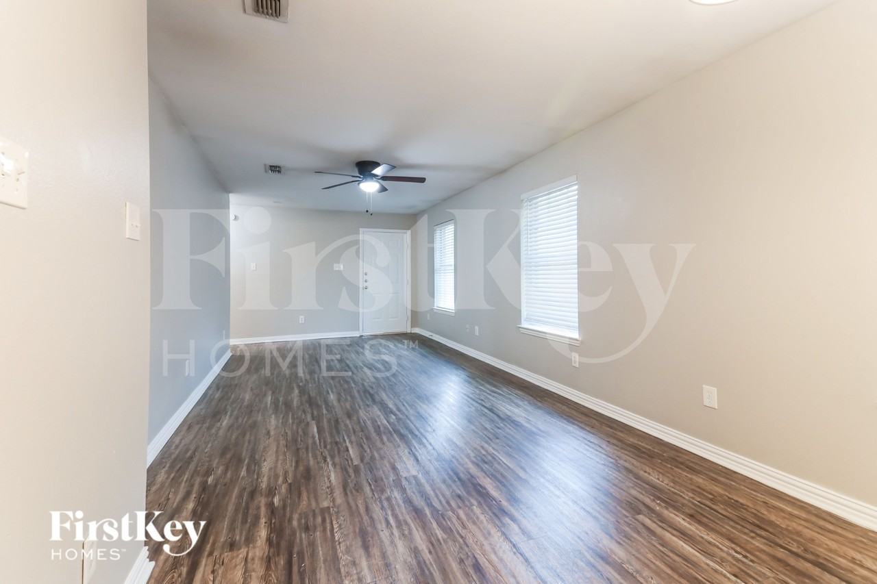 1607 Coleman St - Photo 5 of 20