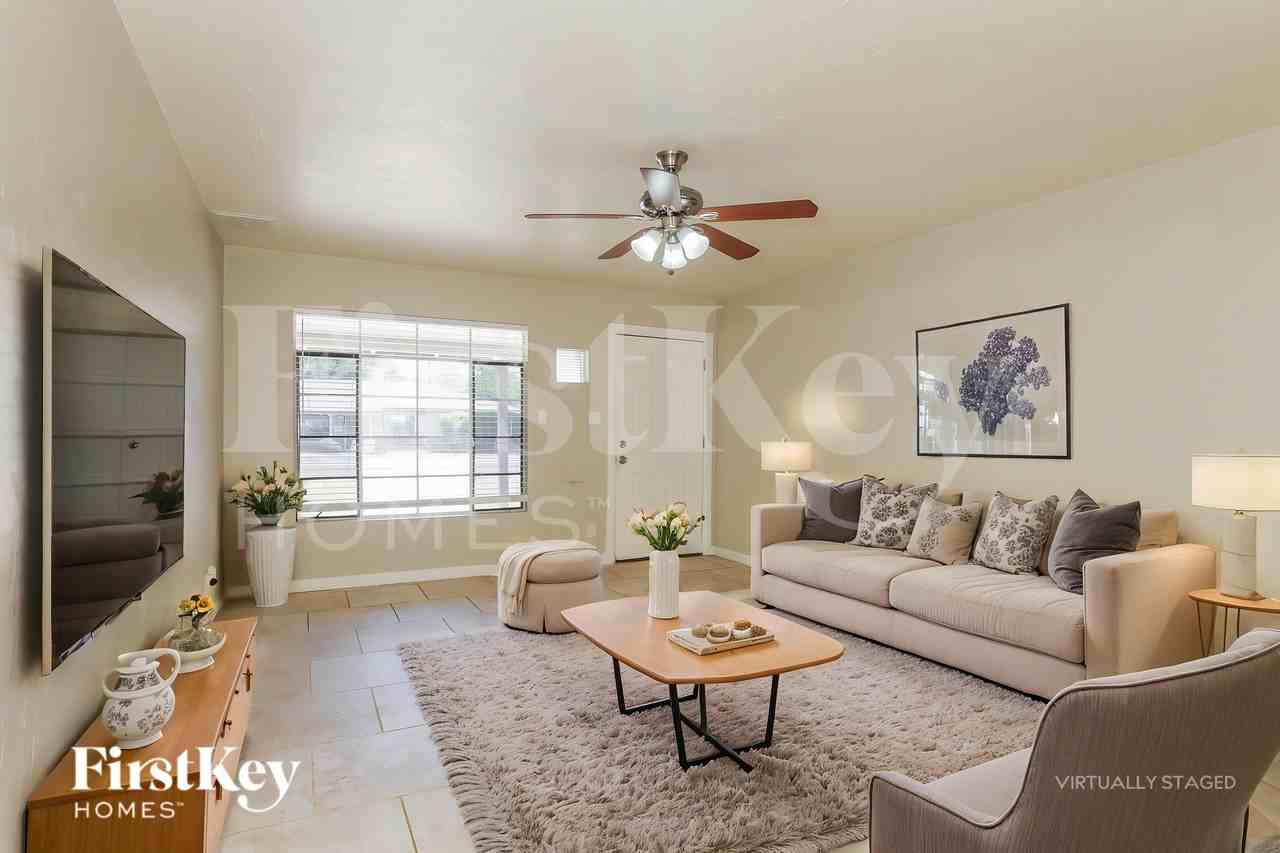 1507 W Berridge Ln - Photo 3 of 19