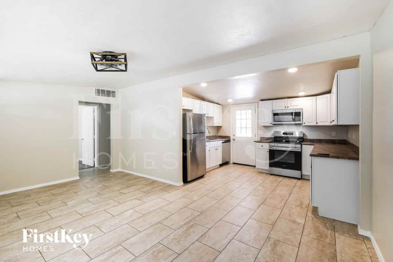 1124 W Cinnabar Ave - Photo 6 of 19