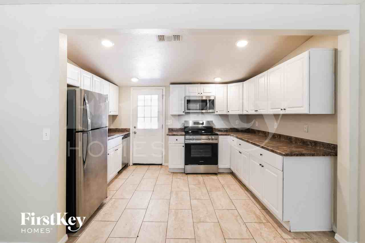 1124 W Cinnabar Ave - Photo 7 of 19