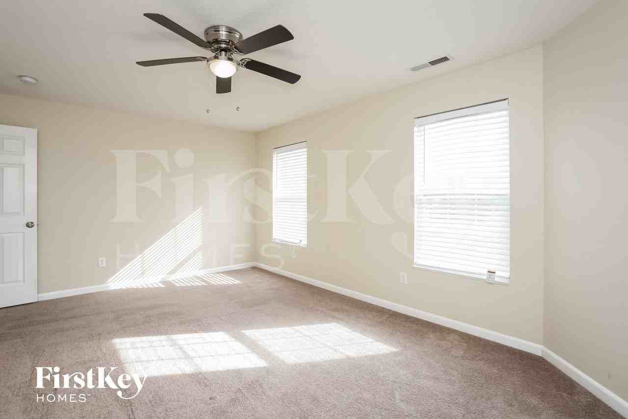 10883 Ashwood Dr - Photo 7 of 14