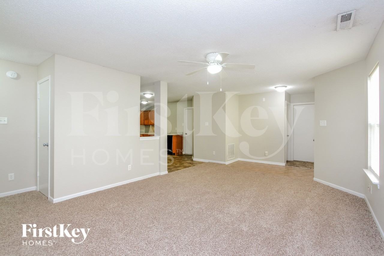 10605 Glenayr Dr - Photo 4 of 16