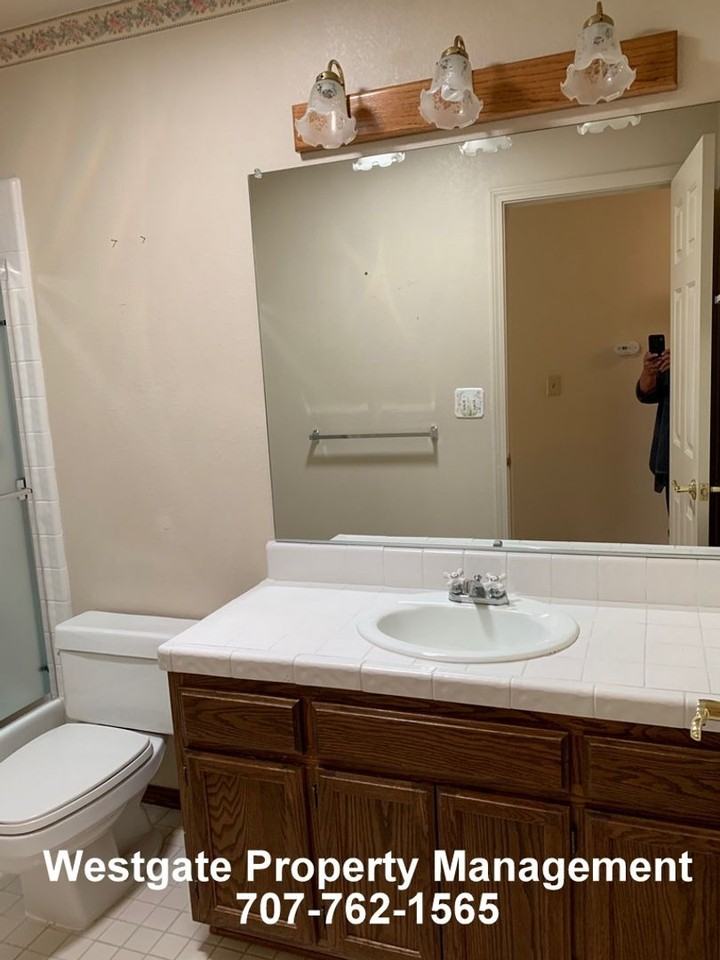 965 Eastman Ln - Photo 2 of 30