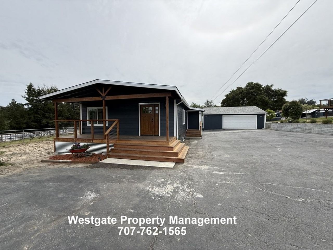 965 Eastman Ln - Photo 4 of 30