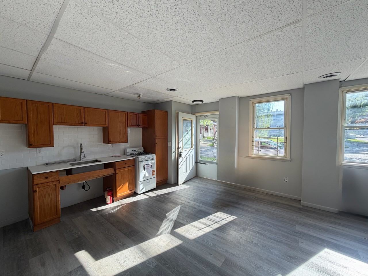 336 East Street - Photo 3 of 7