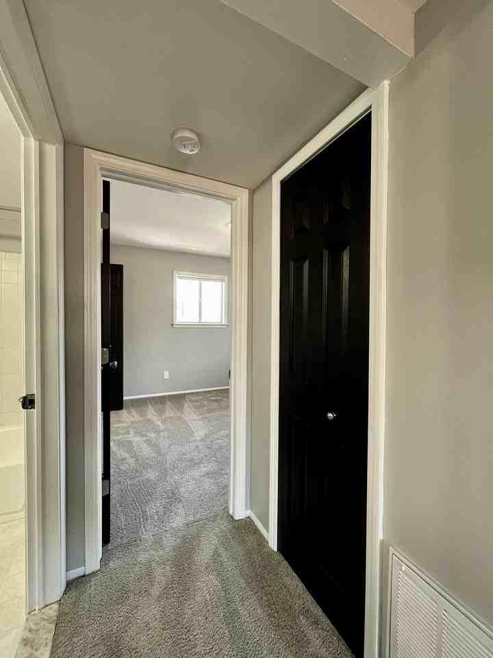 4415 Oakwood Boulevard - Photo 6 of 33
