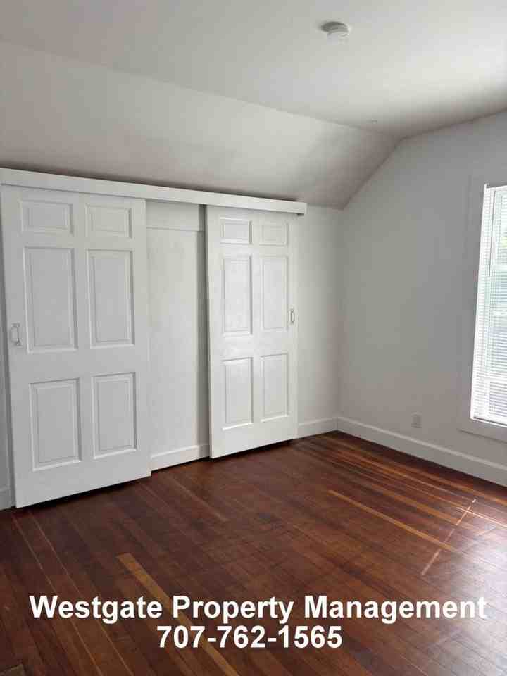 214 Walnut St - Photo 2 of 7