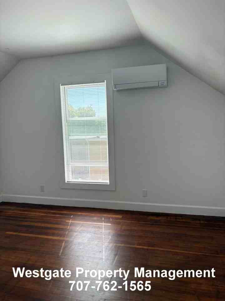 214 Walnut St - Photo 3 of 7
