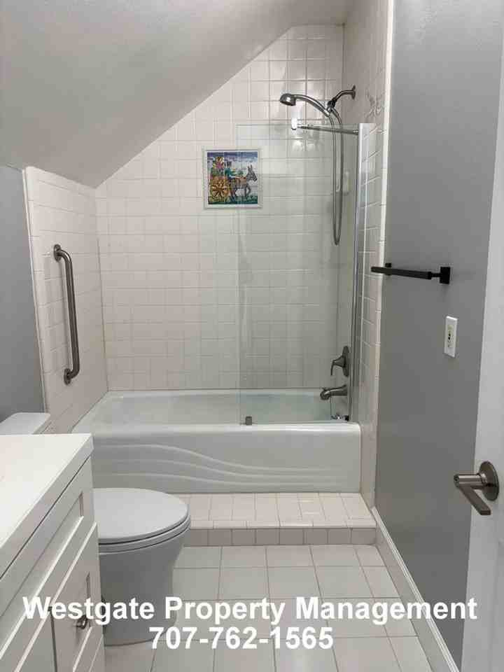 214 Walnut St - Photo 4 of 7