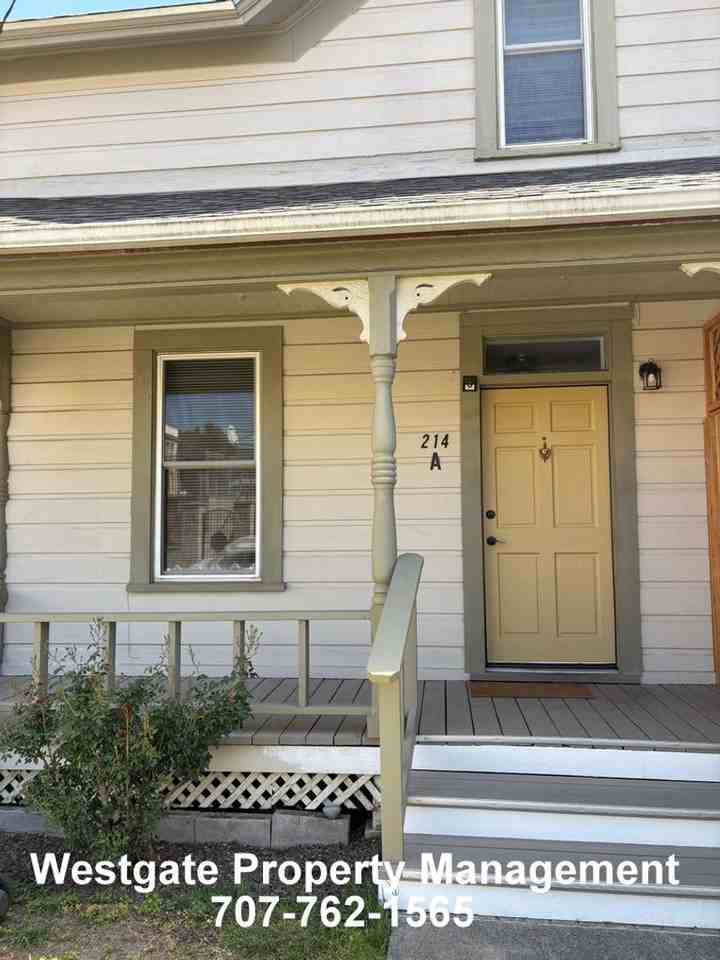 214 Walnut St - Photo 6 of 7