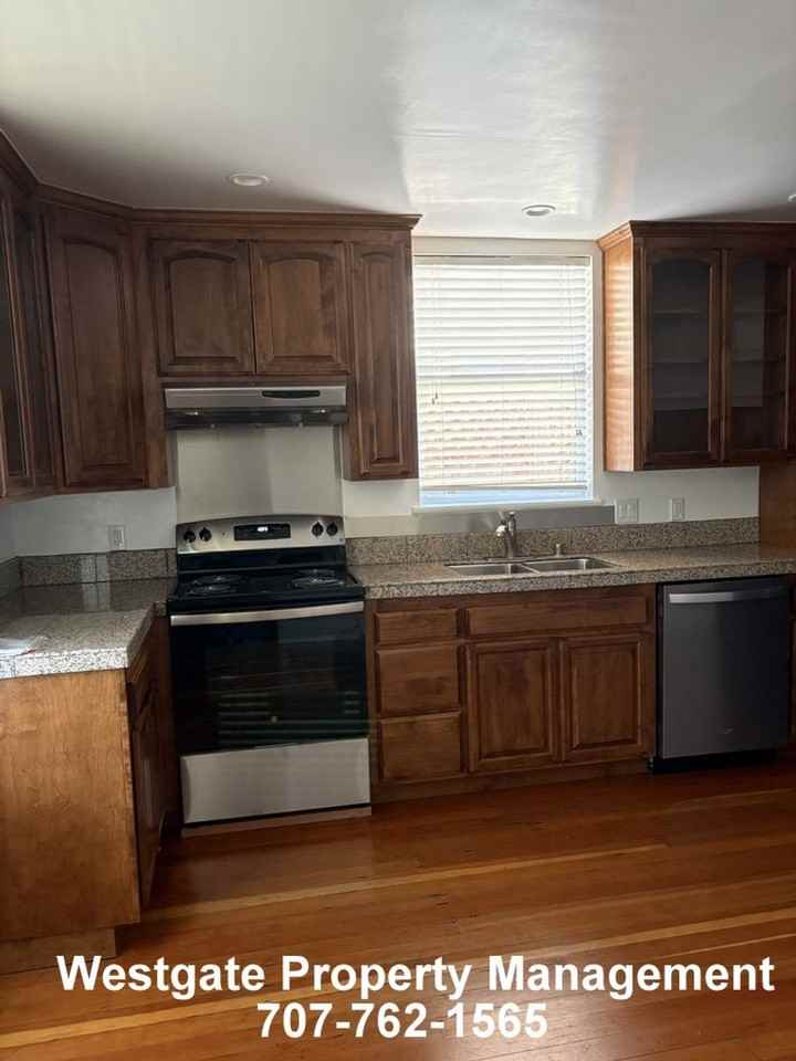 214 Walnut St - Photo 7 of 7