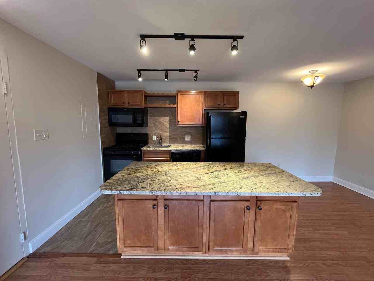 Highview 827 - Photo 2 of 19