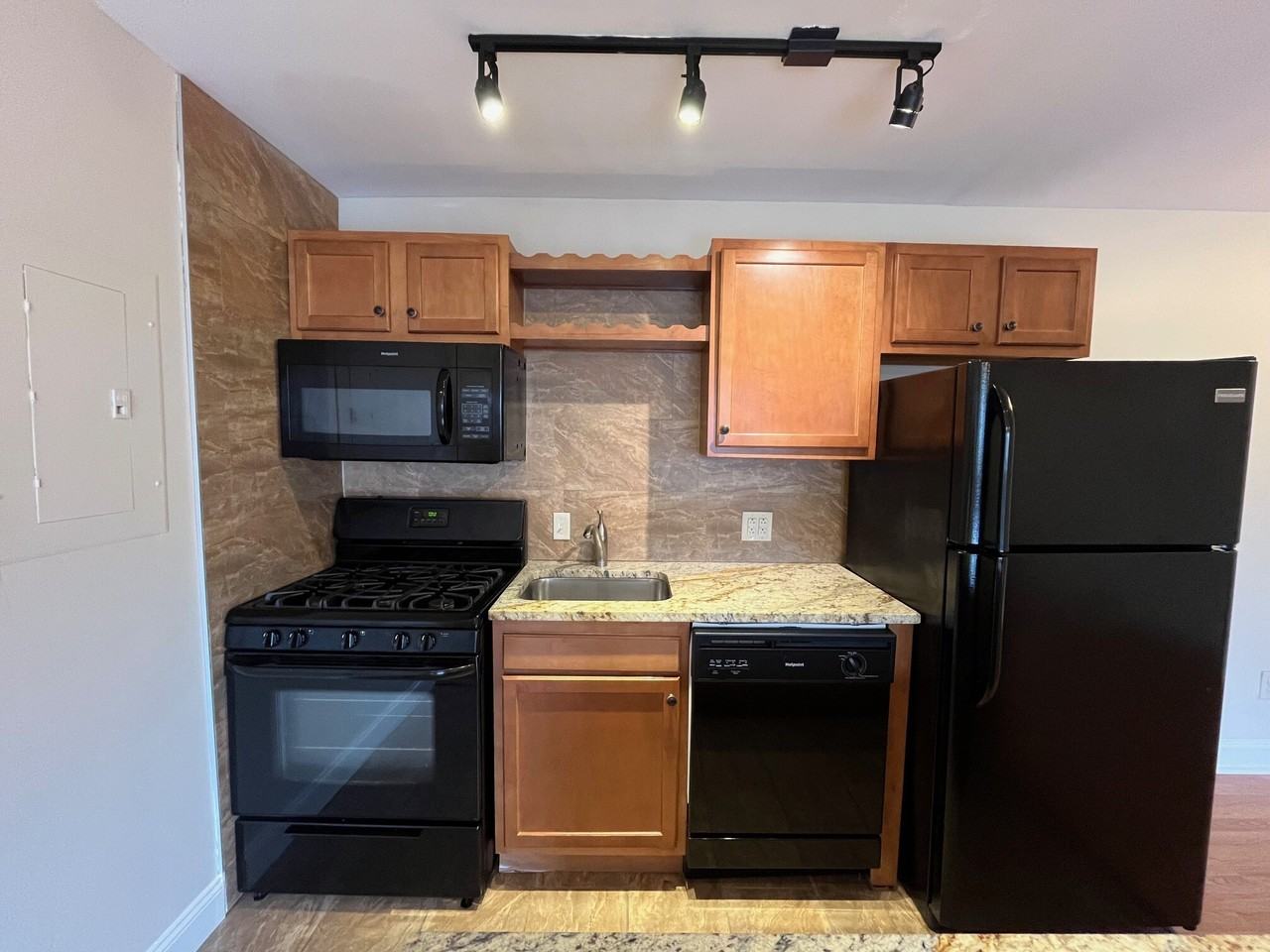Highview 827 - Photo 3 of 19