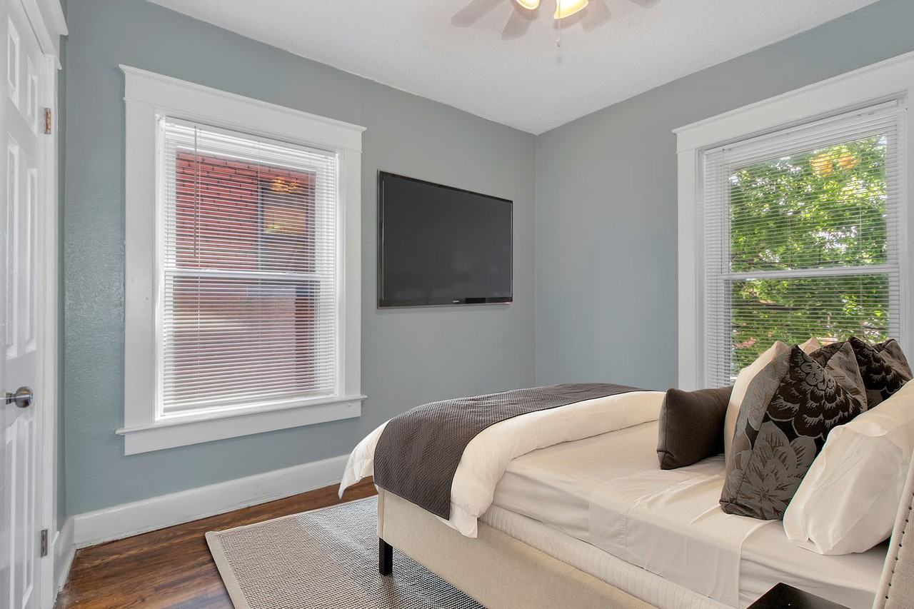 2708 Holmes - Photo 3 of 25