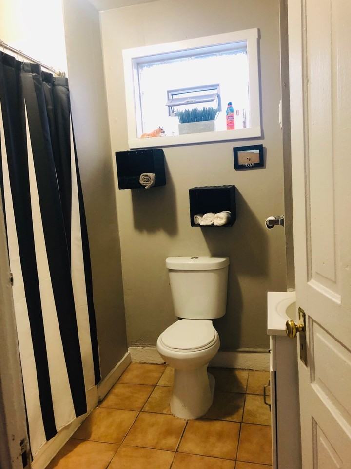 2342 W 18th - Photo 2 of 27
