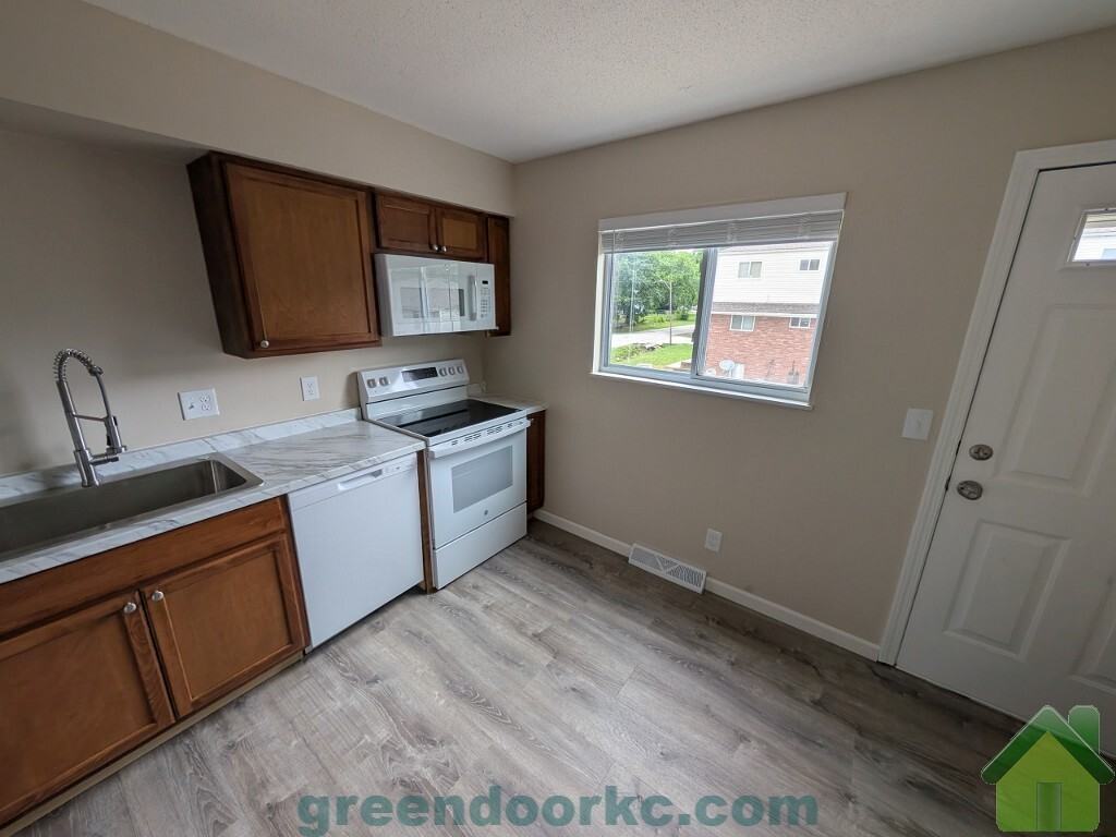 501 A-E South Scott Avenue - Photo 6 of 8