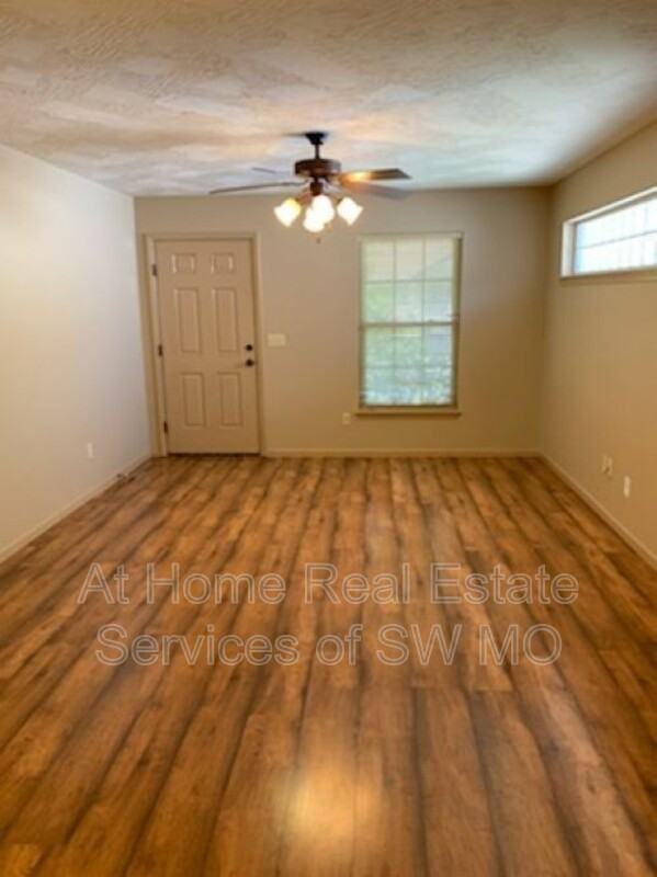 1540 S Rogers Ave - Photo 3 of 14