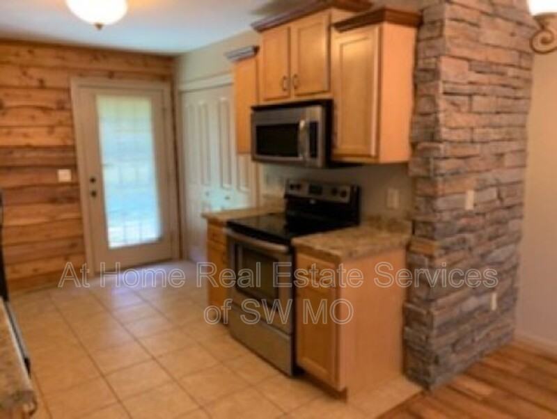 1540 S Rogers Ave - Photo 5 of 14