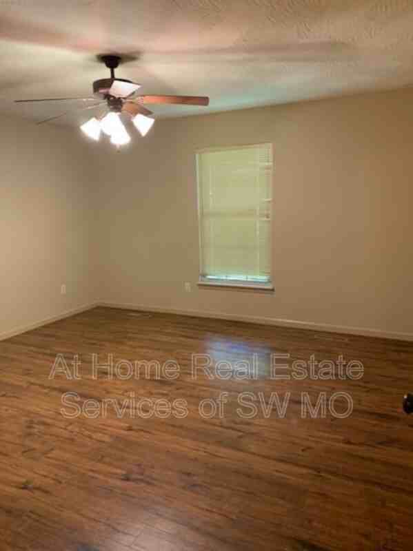 1540 S Rogers Ave - Photo 6 of 14