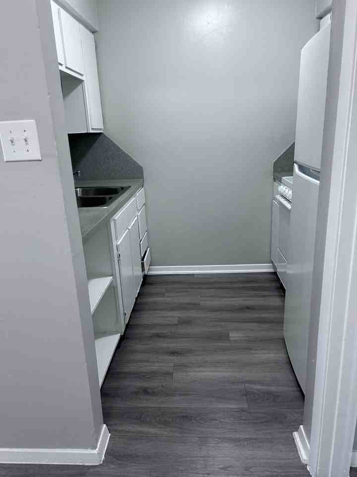 McIntyre Apartments - Photo 4 of 50