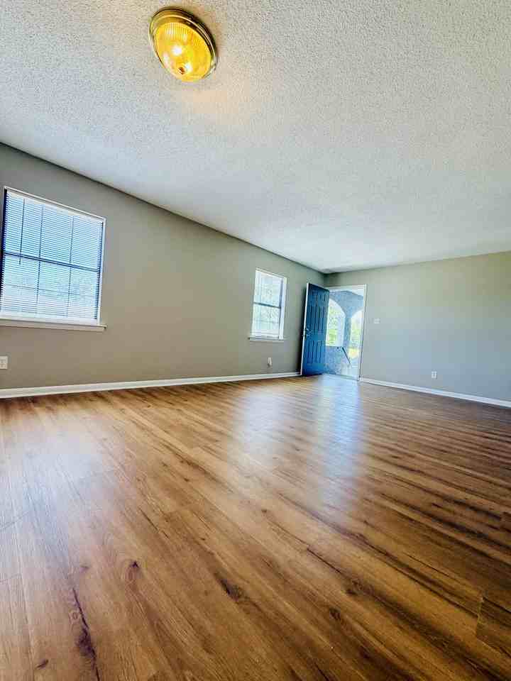 130 Alfred St - Photo 3 of 10