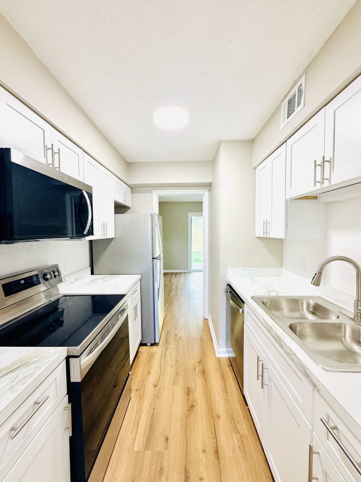 1-7 Almond ct - Photo 3 of 22