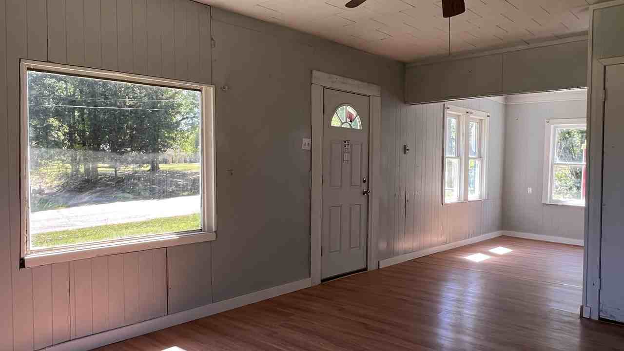 1708 S State Line Ave - Photo 3 of 6