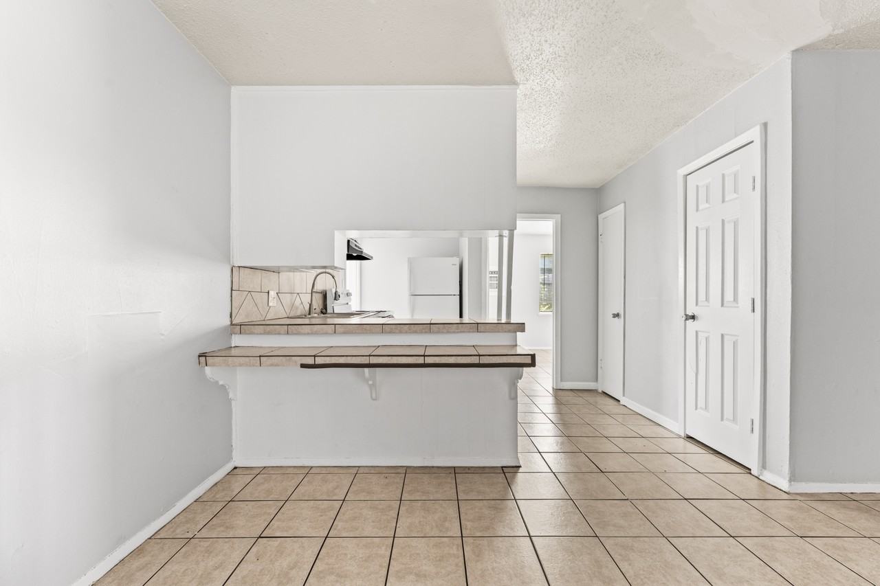 500 East Craven Avenue - Photo 2 of 9