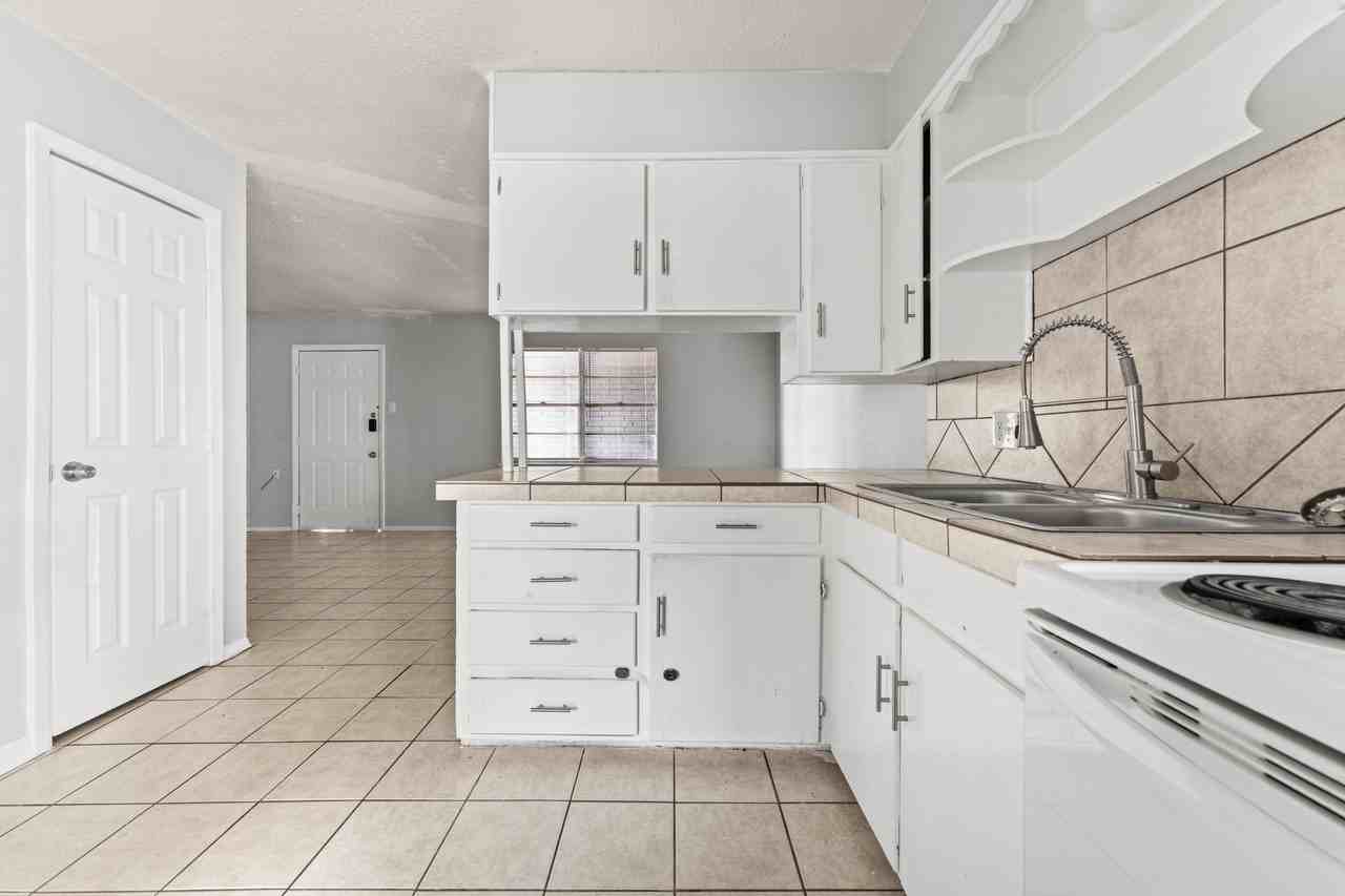 500 East Craven Avenue - Photo 4 of 9