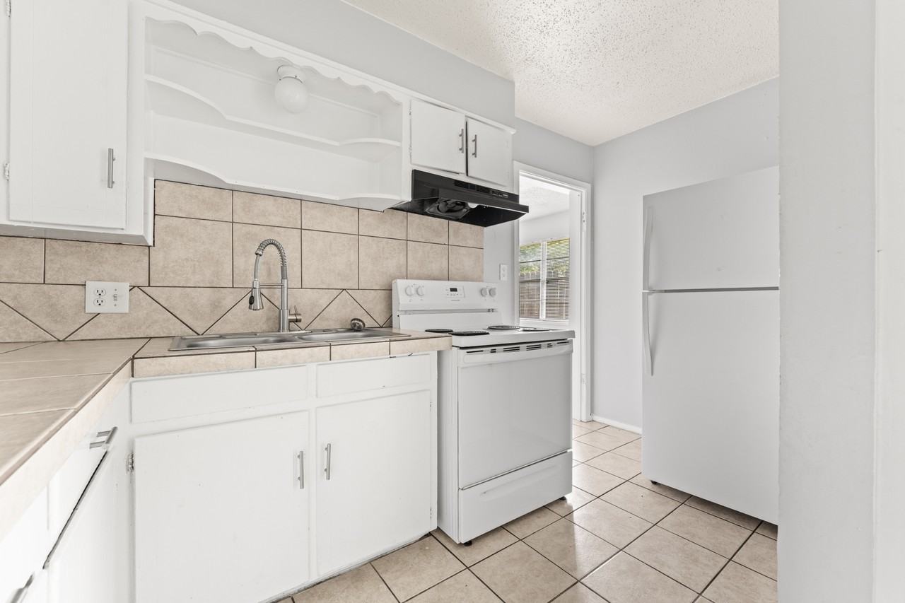 500 East Craven Avenue - Photo 5 of 9