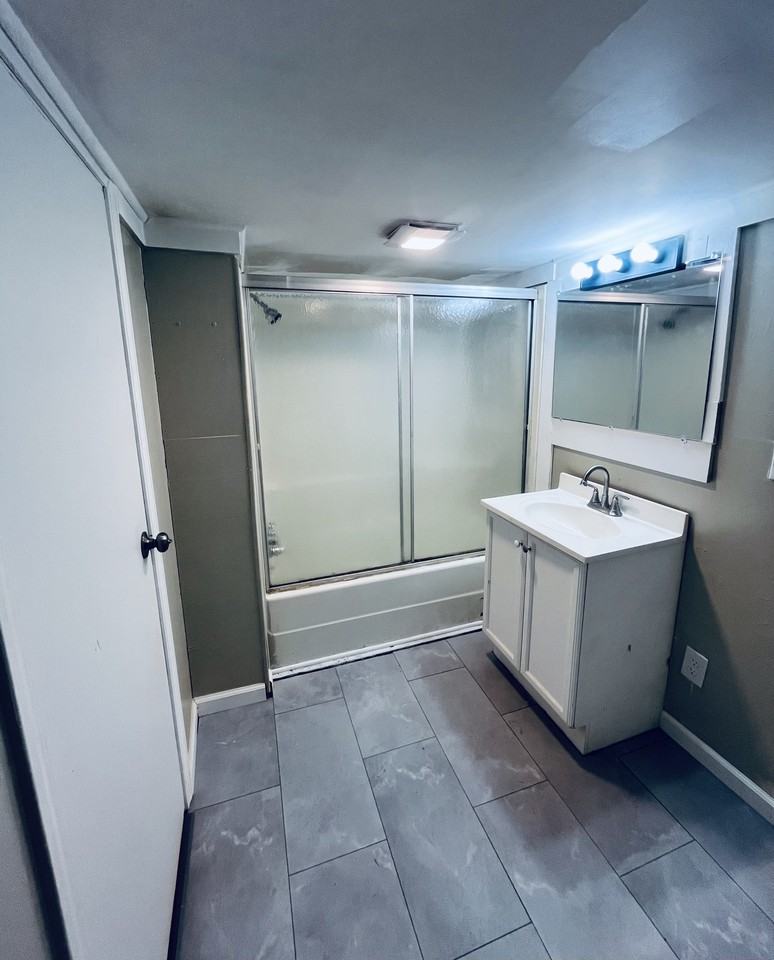 504 North Church Street - Photo 5 of 8
