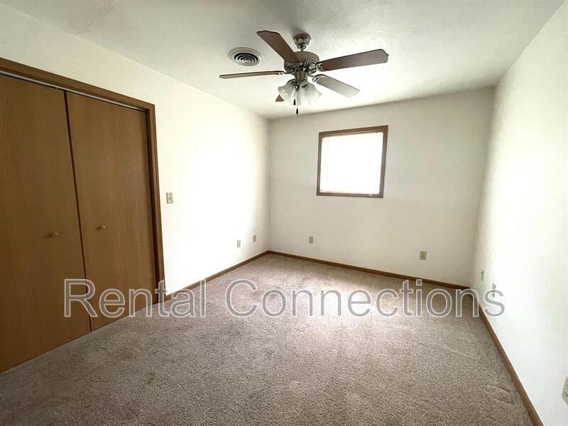 500 E College D5 - Photo 2 of 8