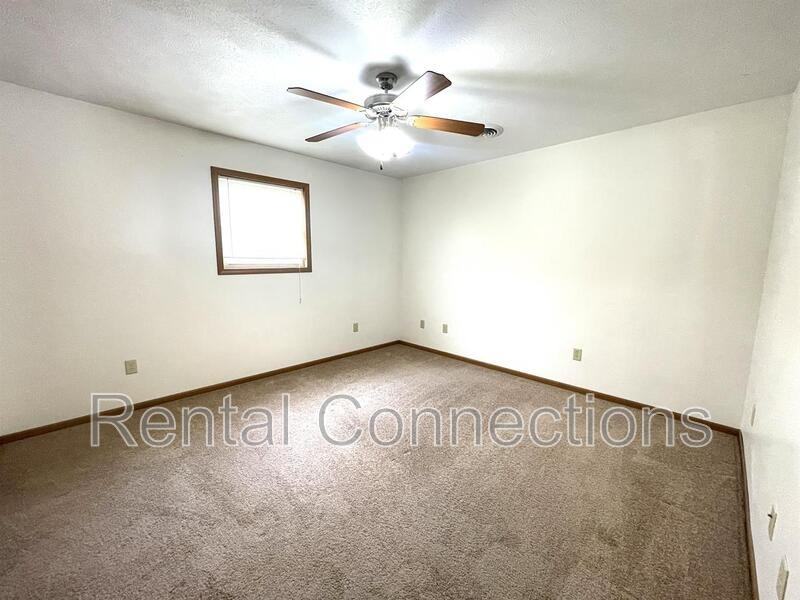500 E College D5 - Photo 3 of 8