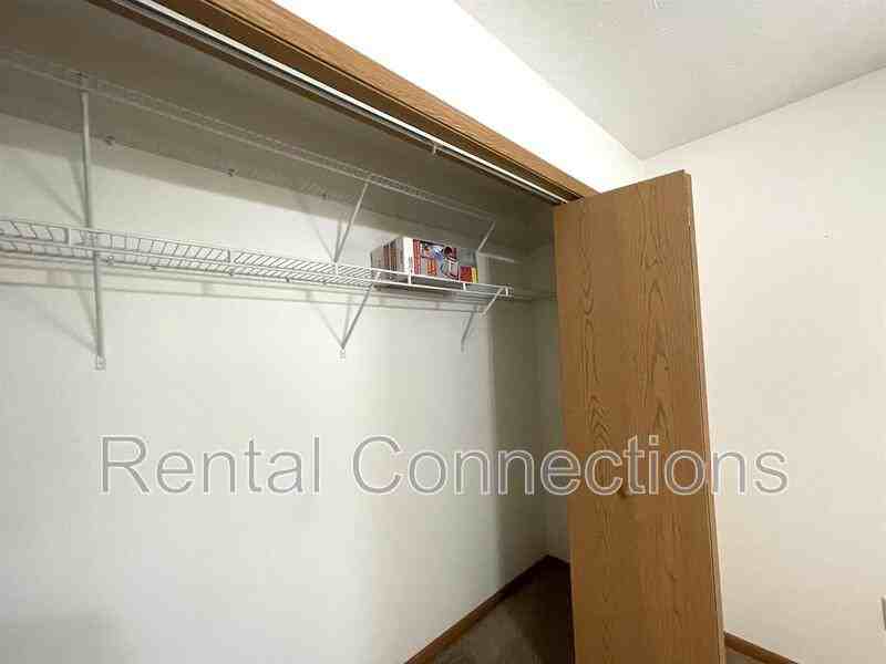 500 E College D5 - Photo 4 of 8