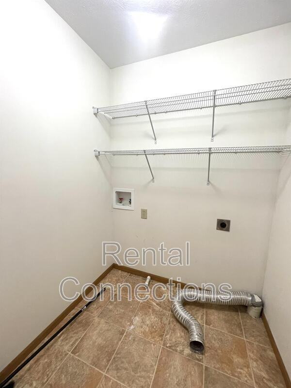 500 E College D5 - Photo 5 of 8
