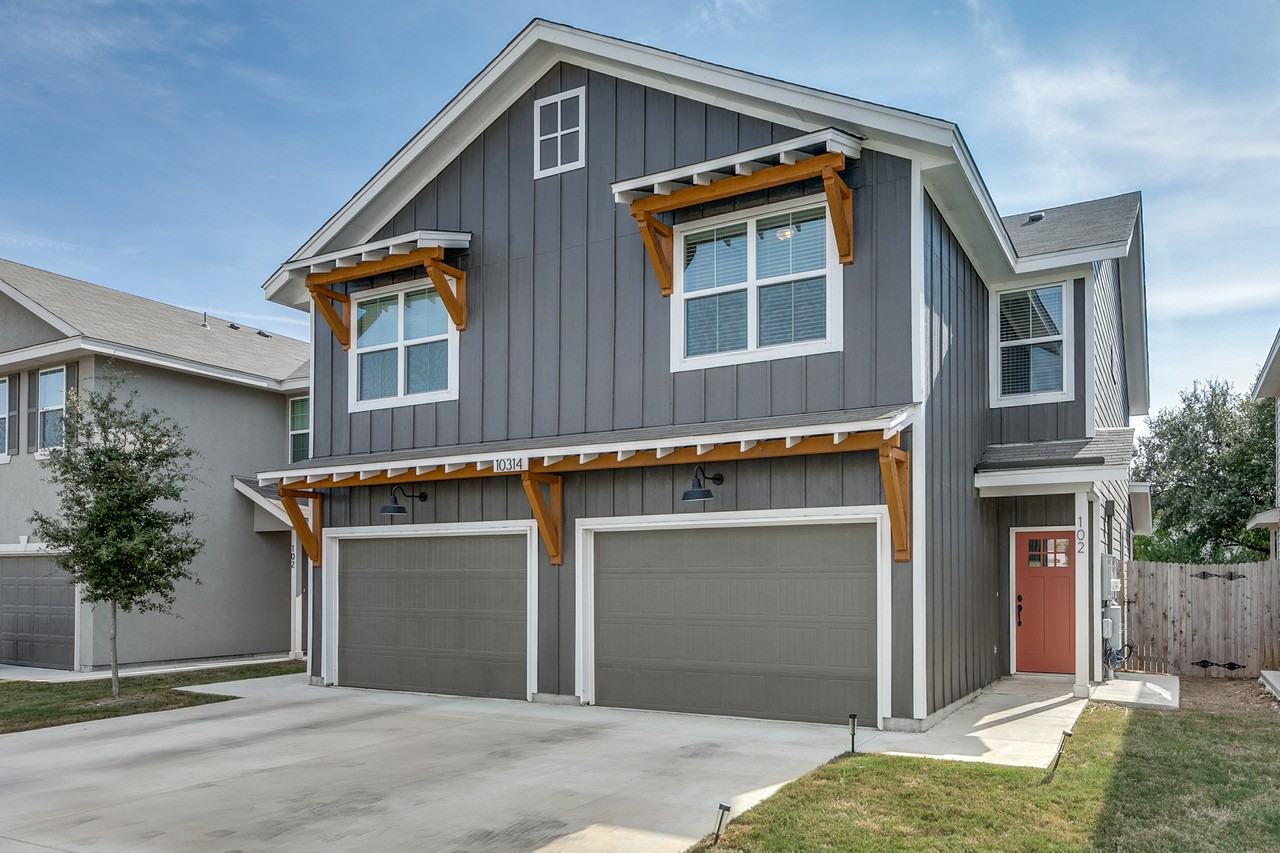 Lynwood Village 10314 #102 - Photo 2 of 25