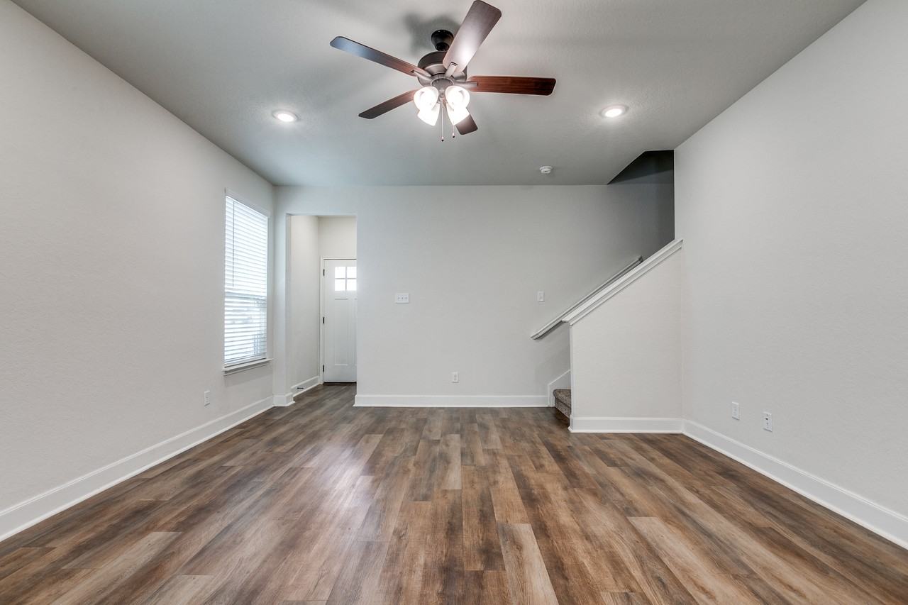 Lynwood Village 10314 #102 - Photo 5 of 25