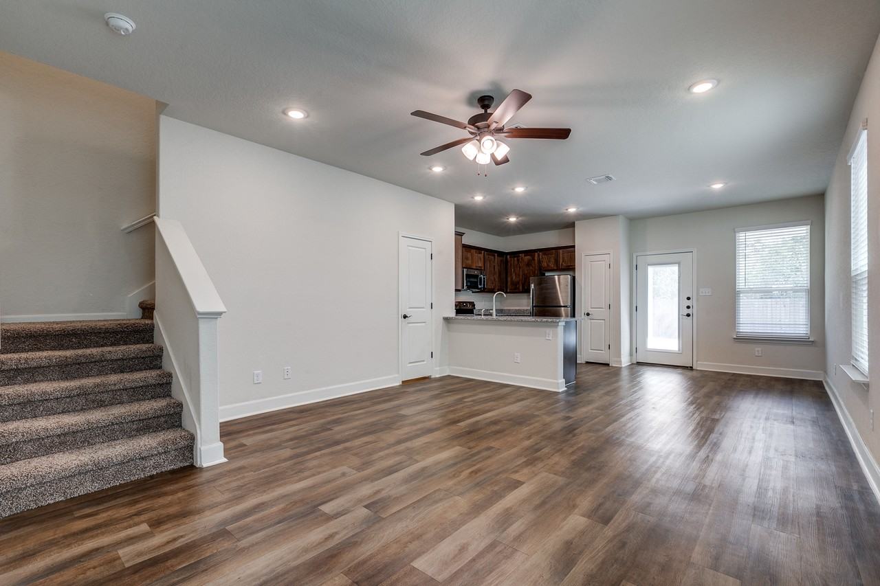 Lynwood Village 10314 #102 - Photo 6 of 25