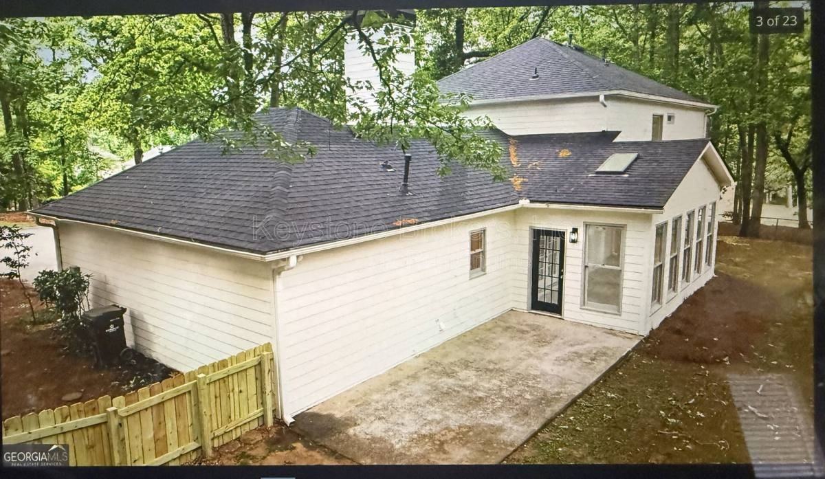 401 Vardon Way - Photo 2 of 10
