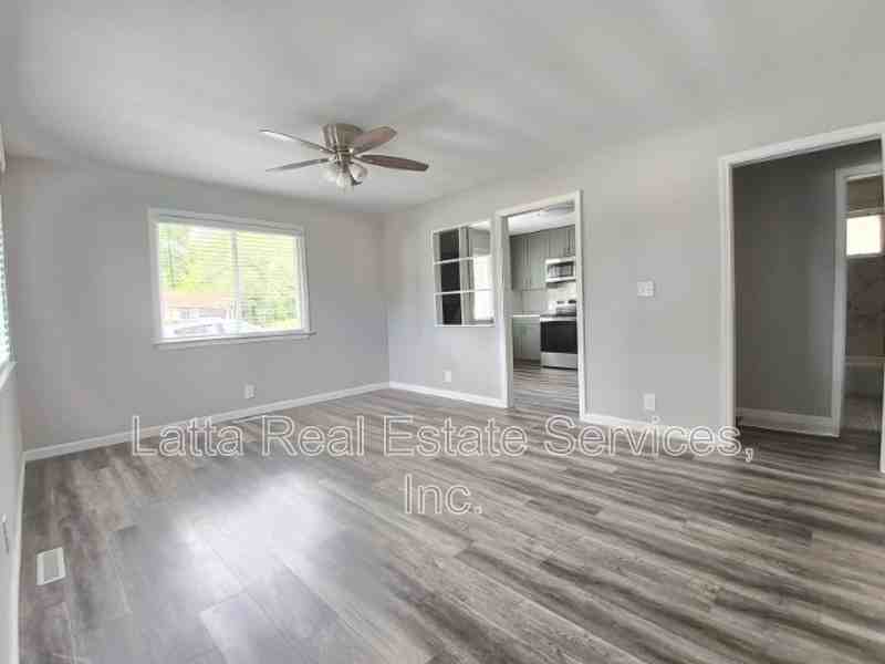 2439 S Sterling Ave #A - Photo 4 of 9
