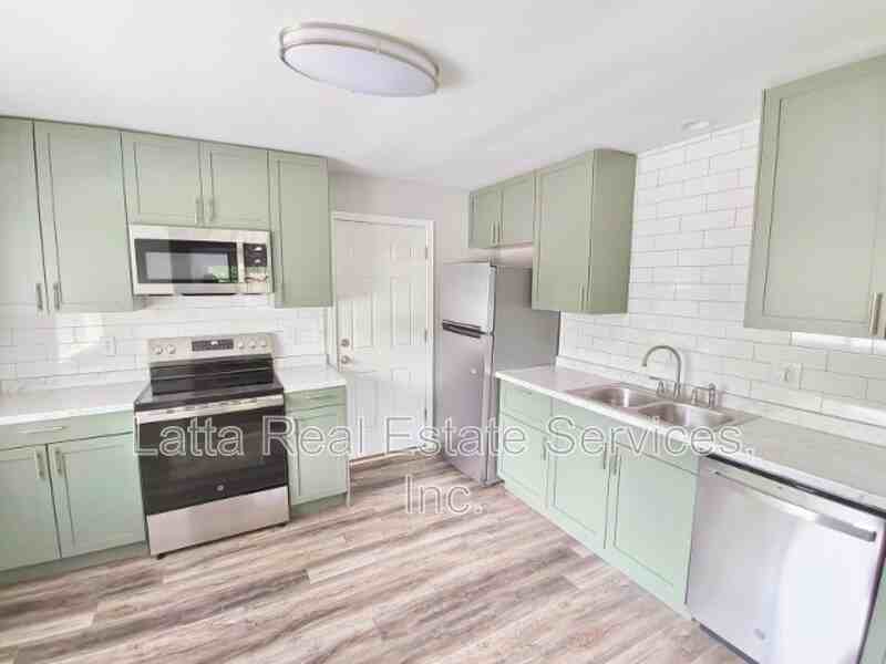 2439 S Sterling Ave #A - Photo 5 of 9