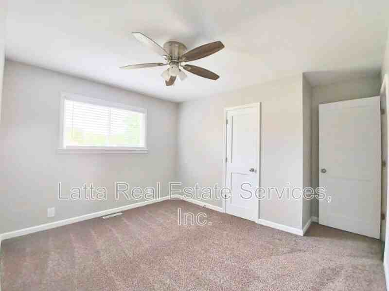 2439 S Sterling Ave #A - Photo 6 of 9