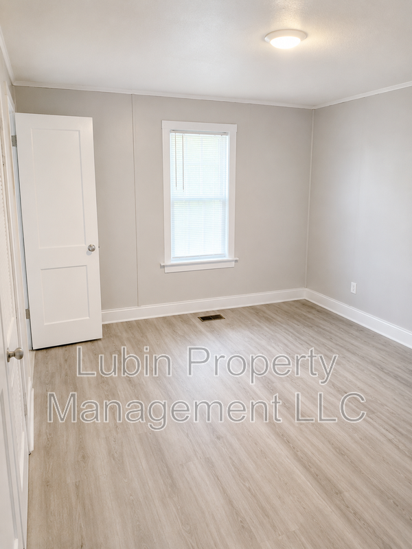 549 Semple Ave - Photo 3 of 9