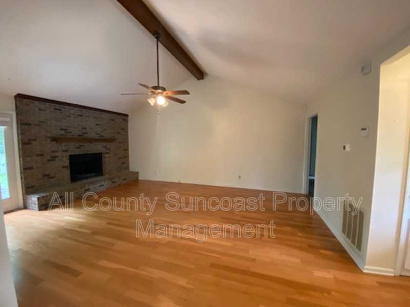 105 Whisper Ct - Photo 3 of 13